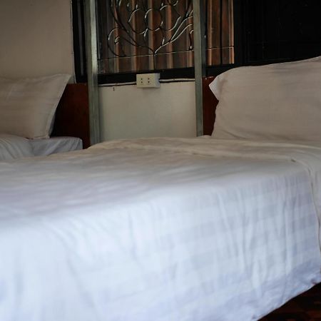 Y Not Laos Hostel Луангпхабанг Экстерьер фото