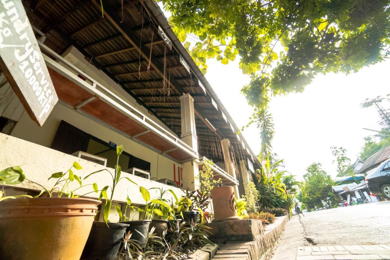 Y Not Laos Hostel Луангпхабанг Экстерьер фото